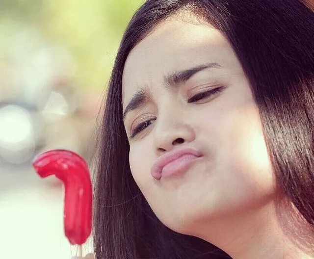 10 Foto yang Buktikan Sekeren Apa pun Idolamu, Mereka Juga Manusia Biasa yang Bisa Kelihatan B Aja~ 24