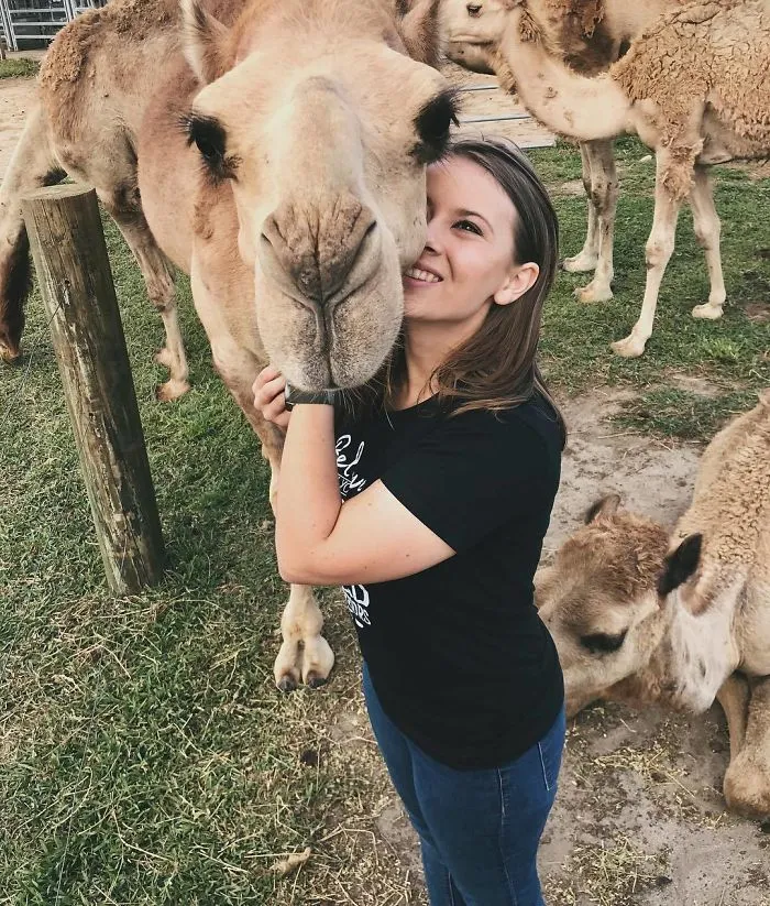 Kenalan sama Bindi Irwin, Yuk! Gadis Cantik Asal Australia yang Akrab Banget dengan Binatang Buas 24