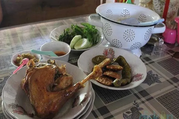 20 Kuliner Legendaris yang Bikin Kamu Baper Pengen ke Jogja! Ah, Rasanya Ngangenin Banget 35