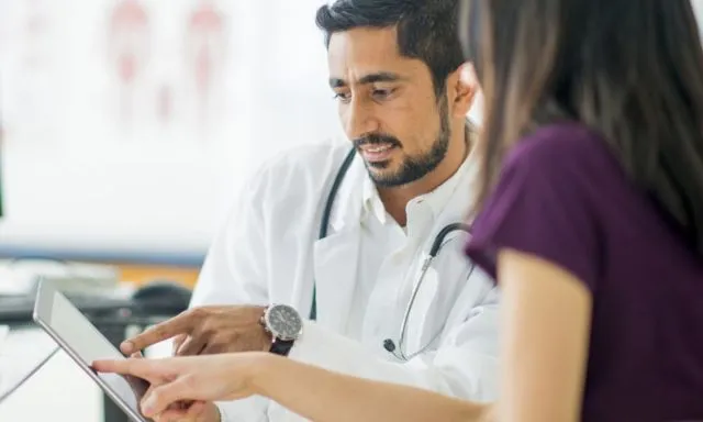 11 Pertimbangan Antara Mau Melahirkan di Dokter atau Bidan. Yuk, Pilih Sesuai Kebutuhan! 14