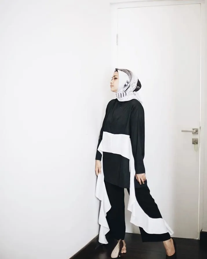 13+ Inspirasi Busana Hijab Simpel Minimalis Ala Ayudia Bing Slamet. Cocok Buatmu yang Anti Ribet 16