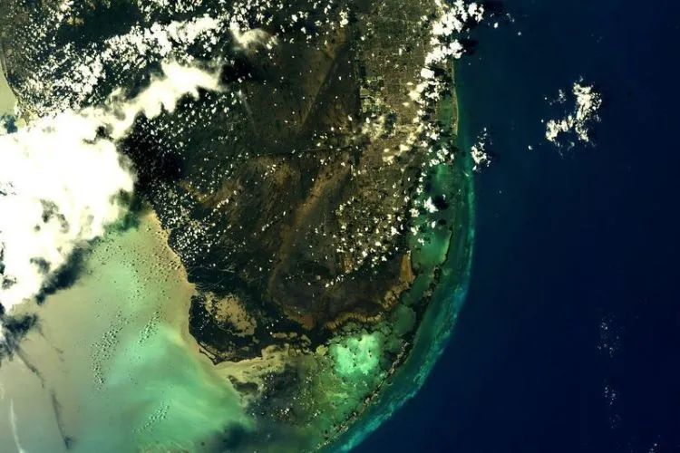 10 Foto Kenampakan Bumi dari Kamera NASA. Sangat Indah dan Mangagumkan ya! 19