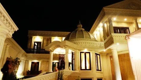 Nggak Cuma Mewah, Rumah 10 Artis ini Unik Banget. Mana yang Bisa Jadi Inspirasi Hunian Masa Depanmu? 15