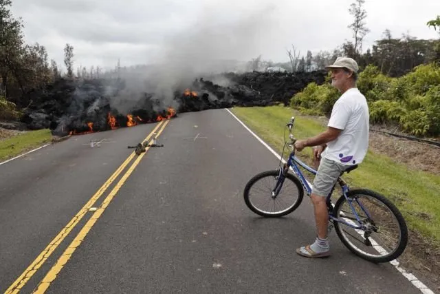 10+ Potret Mengerikan Erupsi Lava di Hawaii. Bayangin Kalau di Kompleks Rumahmu Terjadi Kayak Begini 14