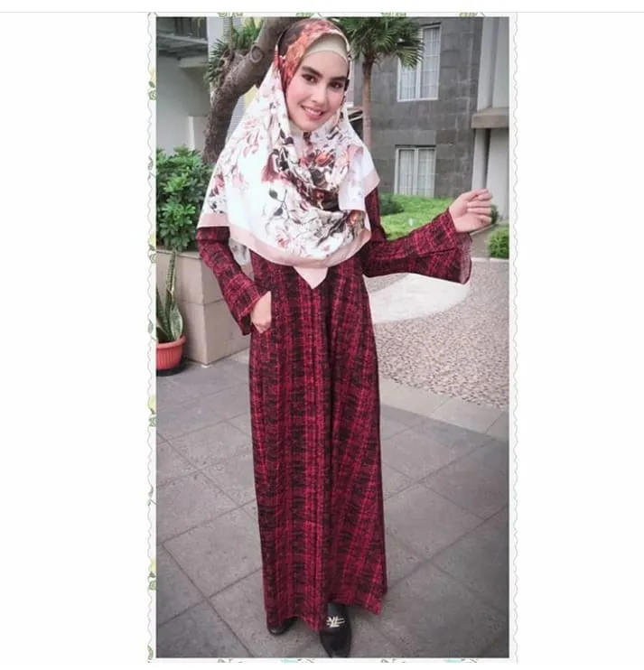 Intip 12+ Gaya Busana Islami Ala Kartika Putri. Setelah Hijrah Kini Lebih Tertutup, Kalem dan Manglingi 25