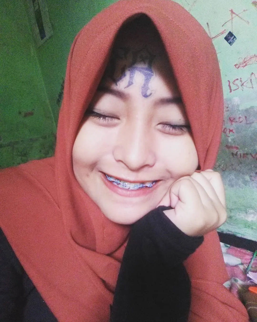 Putuskan Hijrah dan Berhijab, Penampilan Iska Randy si Anak Punk ini Tuai Pujian dan Doa Warganet 16