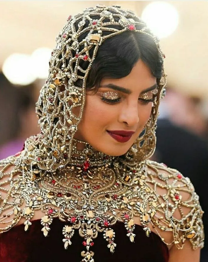 10 Hiasan Rambut Terfenomenal di Ajang Bergengsi Met Gala 2018. Yang Mana Nih, Favoritmu? 13
