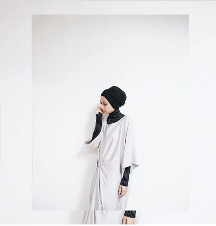 13+ Inspirasi Busana Hijab Simpel Minimalis Ala Ayudia Bing Slamet. Cocok Buatmu yang Anti Ribet 28