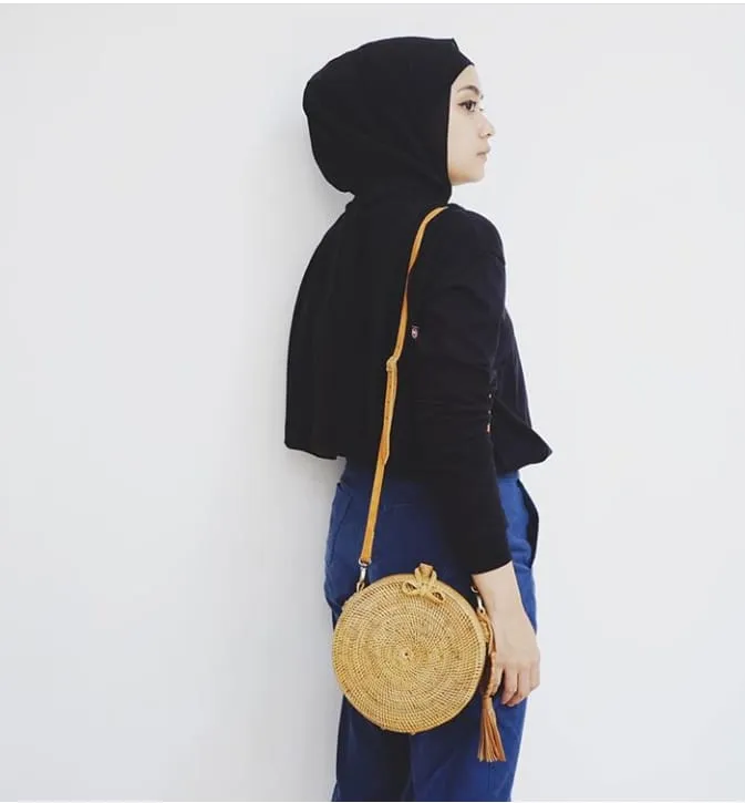 13+ Inspirasi Busana Hijab Simpel Minimalis Ala Ayudia Bing Slamet. Cocok Buatmu yang Anti Ribet 25