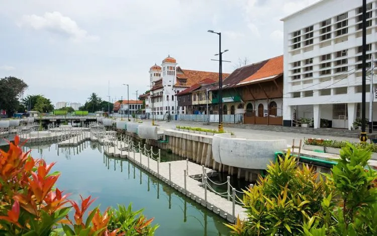 Destinasi Wisata Baru Kali Besar di Kota Tua Jakarta. Indah Banget, Kaya Sungai di Korea! 11