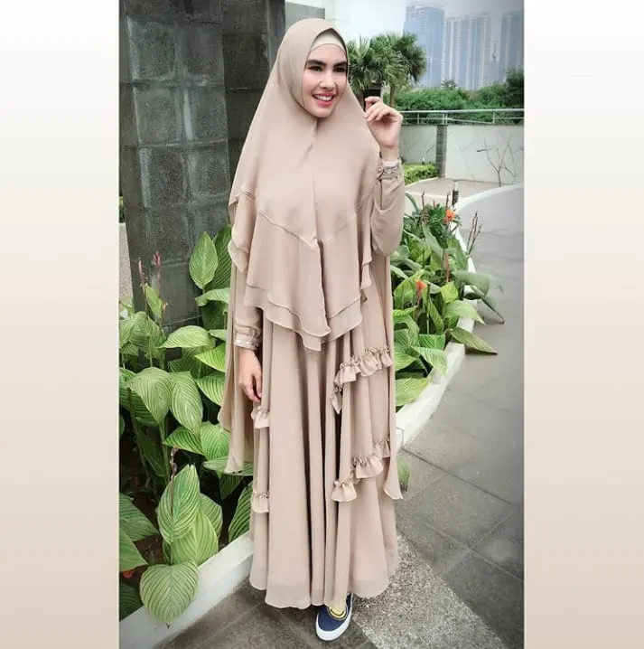 Intip 12+ Gaya Busana Islami Ala Kartika Putri. Setelah Hijrah Kini Lebih Tertutup, Kalem dan Manglingi 26