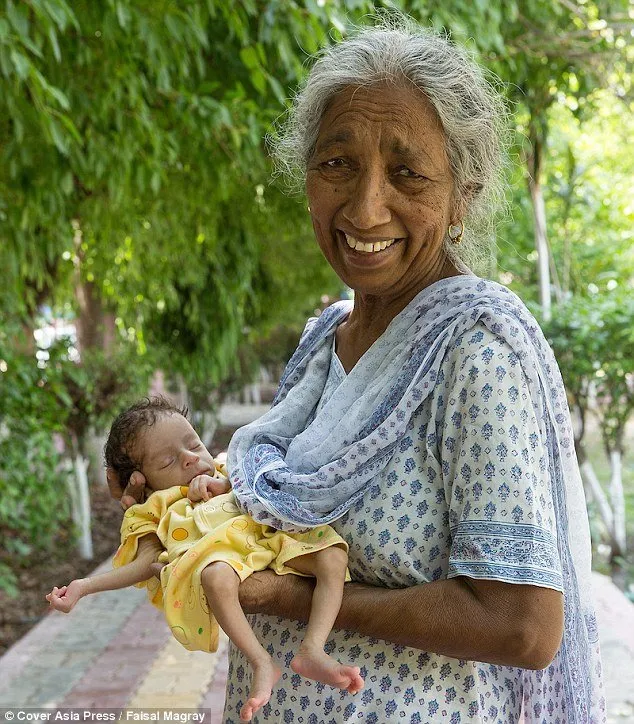 Terus Pecahkan Rekor Ibu Tertua di Dunia, Ini 6 Fakta Pahit Seputar Industri Kehamilan di India 7