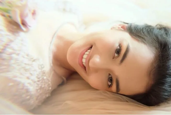 Bongkar Rahasia 'Make-up No Make-up' 13+ Selebritas Kenamaan. Jangan Kira Cantiknya Tanpa Dandan! 25