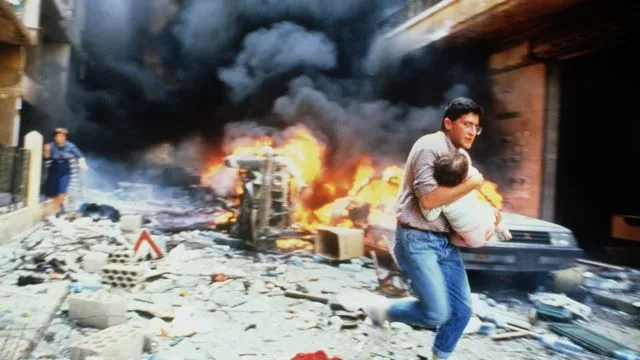 10 Potret Kehidupan Wartawan Perang yang Super Berbahaya. Demi Foto, Nyawa Juga Jadi Taruhan 12