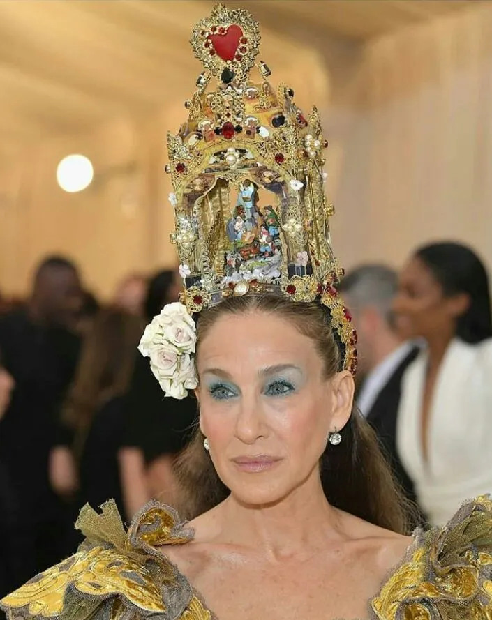 10 Hiasan Rambut Terfenomenal di Ajang Bergengsi Met Gala 2018. Yang Mana Nih, Favoritmu? 14