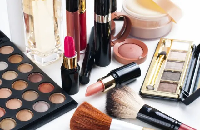 Kulitmu Gampang Kemerahan? Jangan Sampai Memakai Kosmetik dengan 6 Kandungan Ini 11