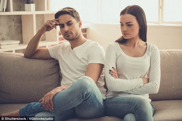 10 Sinyal Tipis Pasangan Punya Hubungan Rahasia dengan Rekan Sekantor. Waspada Lebih Dini Nih 18