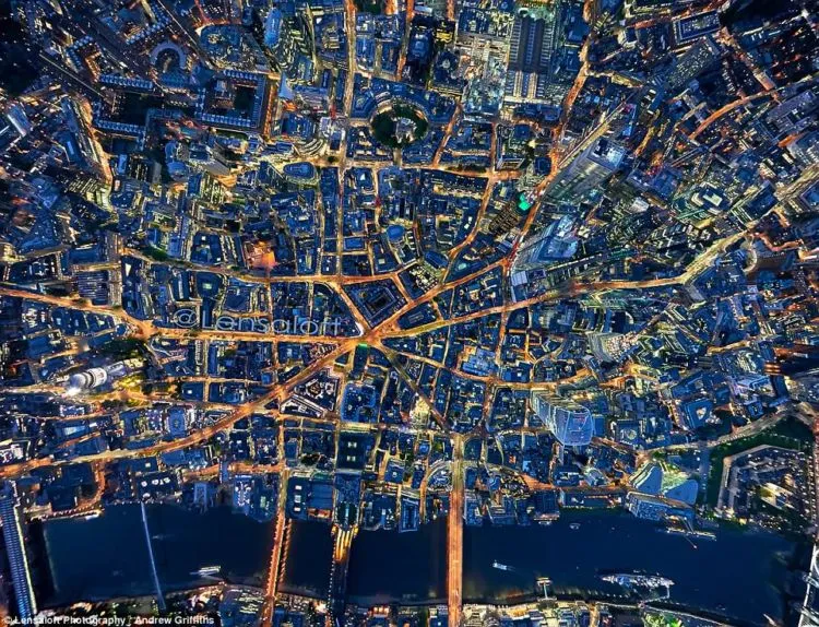 Fotografer Ini Memotret Wajah Kota Metropolitan dari Atas Helikopter. Hasilnya Menakjubkan! 19