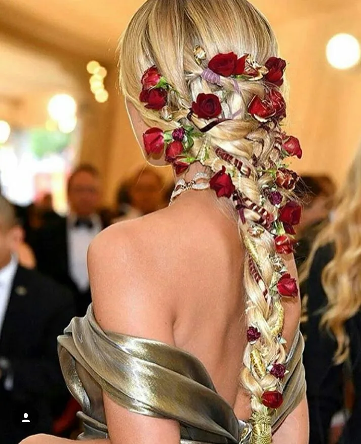 10 Hiasan Rambut Terfenomenal di Ajang Bergengsi Met Gala 2018. Yang Mana Nih, Favoritmu? 18