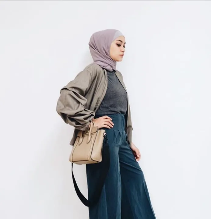 13+ Inspirasi Busana Hijab Simpel Minimalis Ala Ayudia Bing Slamet. Cocok Buatmu yang Anti Ribet 15
