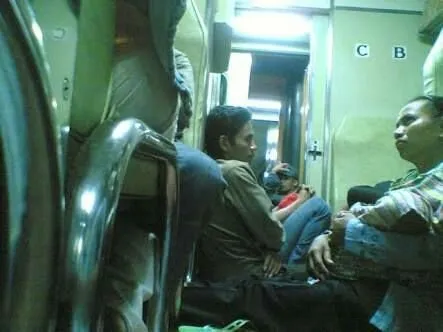 Niat Protes Fasilitas Kereta Ekonomi yang Dia Anggap Nggak Nyaman, Pria Ini Malah Dibully Netizen! 8