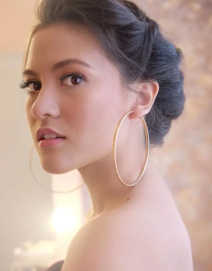 Bongkar Rahasia 'Make-up No Make-up' 13+ Selebritas Kenamaan. Jangan Kira Cantiknya Tanpa Dandan! 28