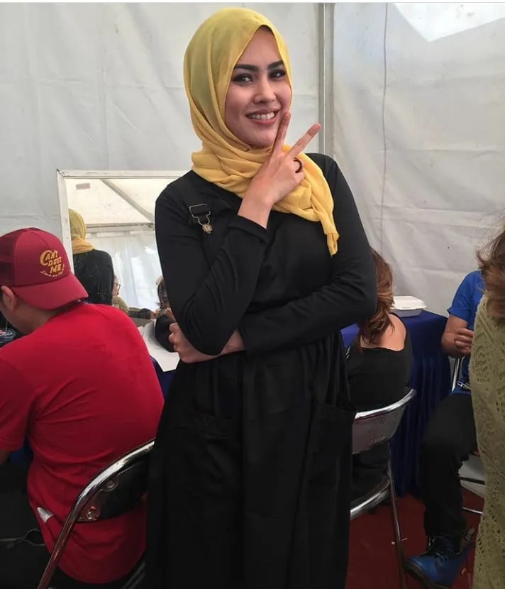 Intip 12+ Gaya Busana Islami Ala Kartika Putri. Setelah Hijrah Kini Lebih Tertutup, Kalem dan Manglingi 15