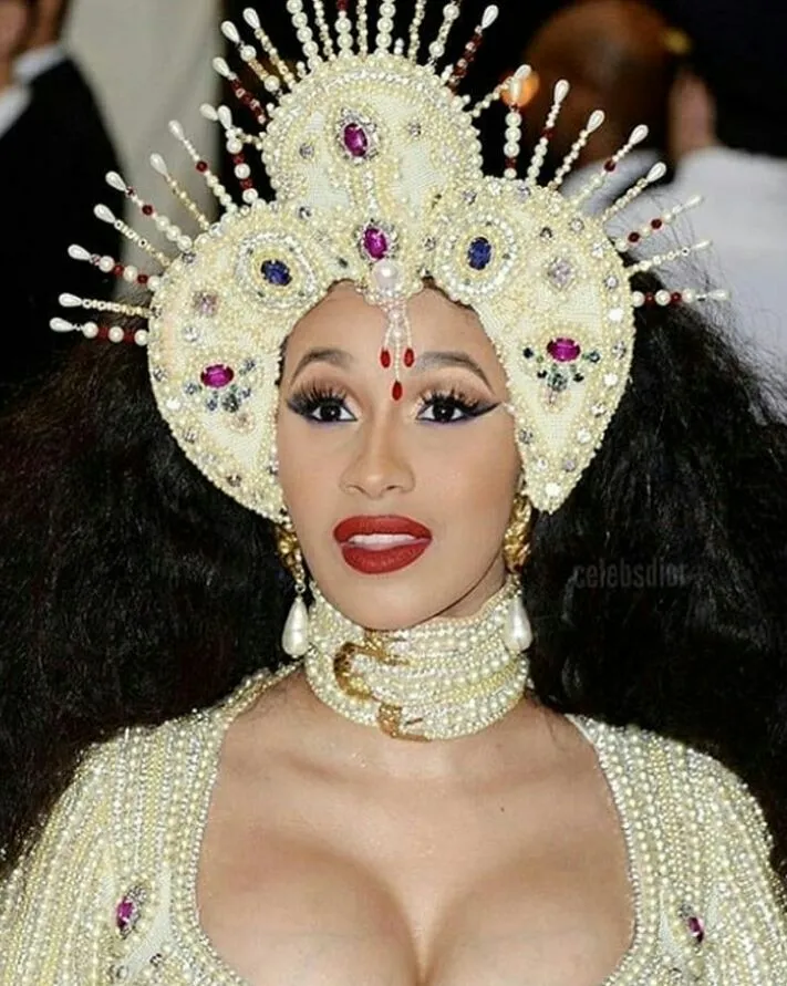 10 Hiasan Rambut Terfenomenal di Ajang Bergengsi Met Gala 2018. Yang Mana Nih, Favoritmu? 16