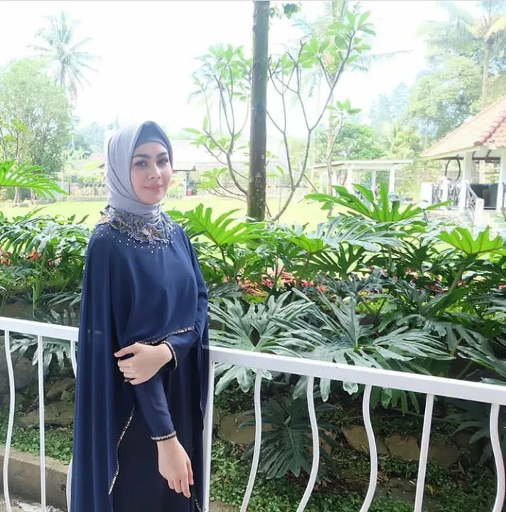 Intip 12+ Gaya Busana Islami Ala Kartika Putri. Setelah Hijrah Kini Lebih Tertutup, Kalem dan Manglingi 16