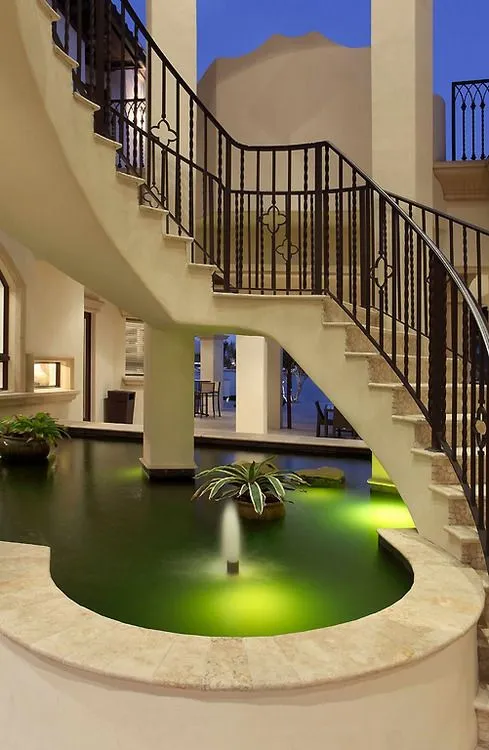 12+ Ide Kolam di Dalam Rumah yang Bikin Kamu Merasa Sedang Honeymoon Setiap Hari 17
