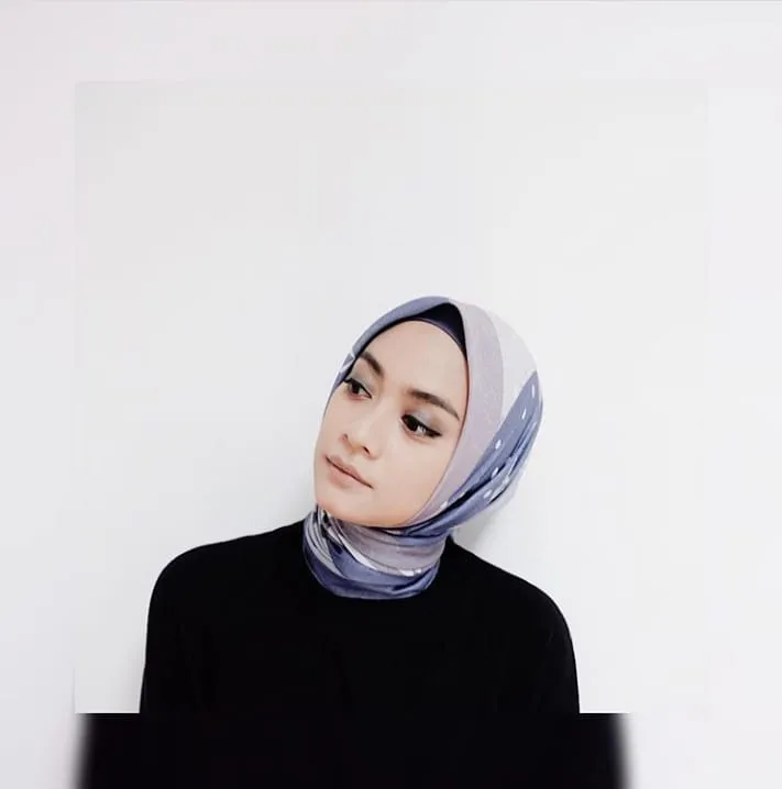 13+ Inspirasi Busana Hijab Simpel Minimalis Ala Ayudia Bing Slamet. Cocok Buatmu yang Anti Ribet 21