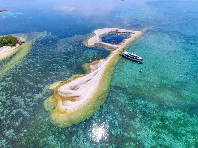 Dampak Turisme Massal di Pulau Komodo: Sampah yang Menumpuk dan Pergaulan Bebas ala Barat! 6