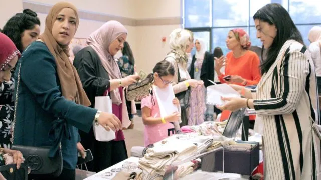 Pengen Tahu Karaktermu yang Asli? Cara Membeli Baju Baru buat Lebaran Bisa Kamu Jadikan Patokan Lho 13