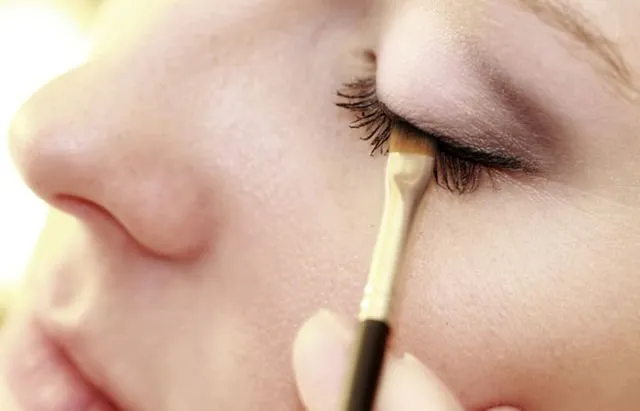 6 Tips Touch Up Makeup Kilat Selepas Wudu. Nggak Makan Waktu! 10 makeup habis wudu
