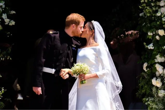 6 Pengorbanan yang Bisa Kamu Petik dari Perjalanan Cinta Meghan Markle. Sweet-nya Kebangetan 12