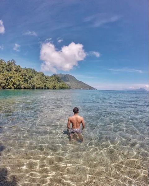 Menikmati Beningnya Pantai Sulamadaha, Secuil Surga di Timur Indonesia. Indah Banget Men! 6