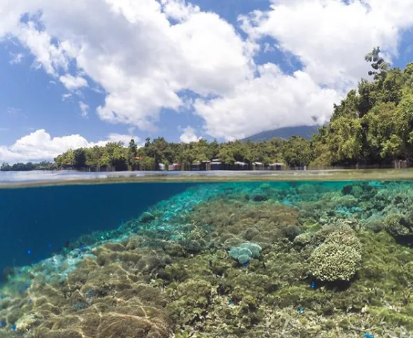 Menikmati Beningnya Pantai Sulamadaha, Secuil Surga di Timur Indonesia. Indah Banget Men! 10