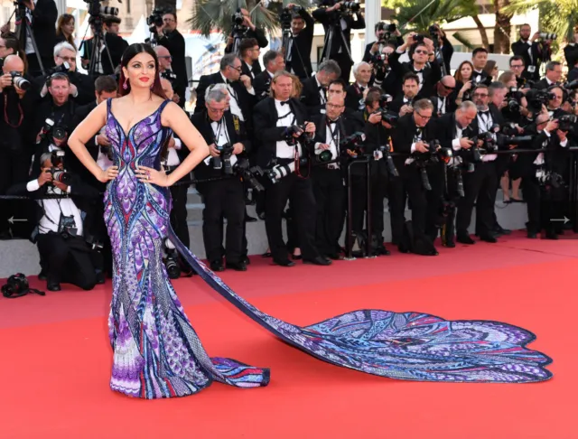 9+ Gaya Selebritas Paling Cetar di Festival Film Cannes 2018. Tampilan di Layar Kaca Lewat Semuanya! 20