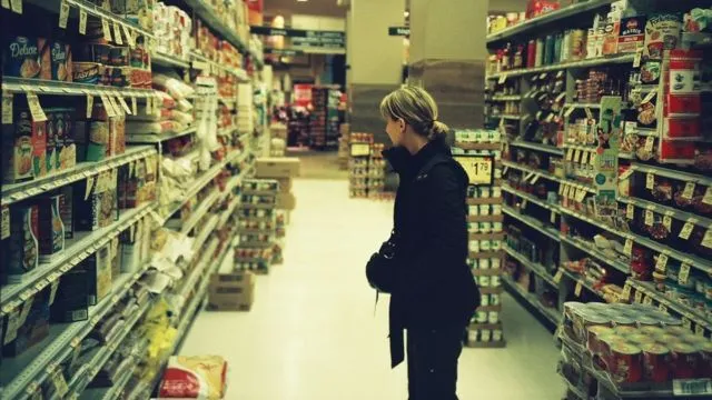 Mengenal Calon Mertua dari Kebiasaannya Saat Belanja di Minimarket. Camermu yang Nomor Berapa? 9