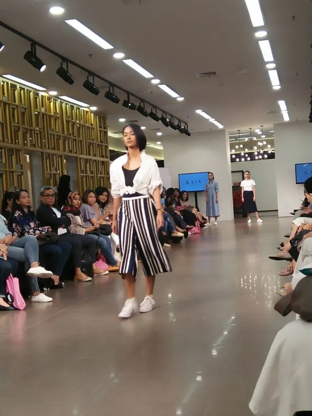 Intip 9 Label Lokal Ini Pamerkan Gaya Busana Andalannya dalam Trunk Show Social Fashion Darling 11