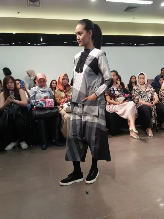 Intip 9 Label Lokal Ini Pamerkan Gaya Busana Andalannya dalam Trunk Show Social Fashion Darling 13