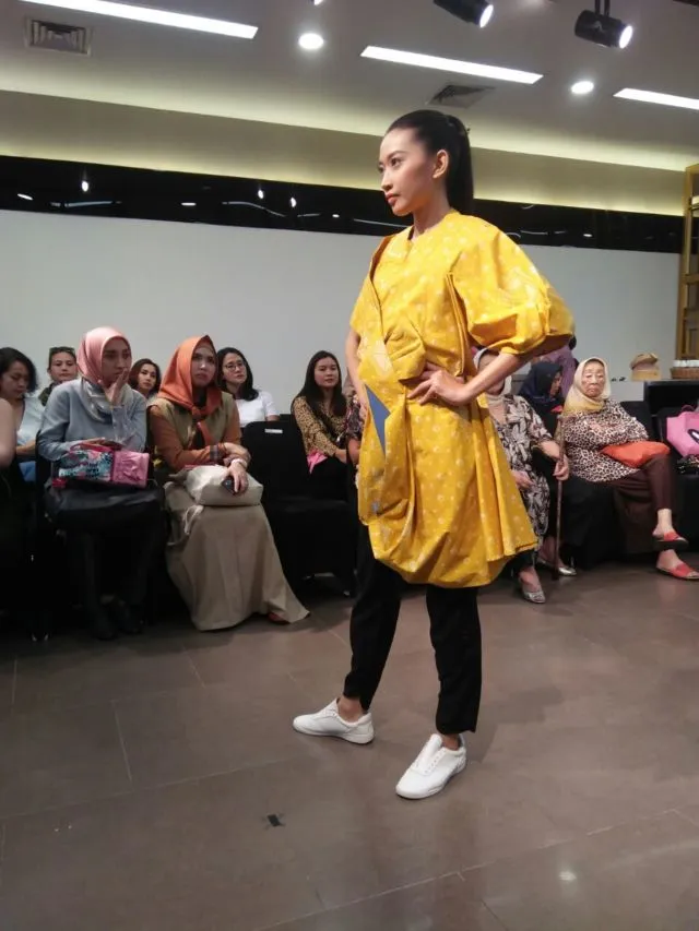 Intip 9 Label Lokal Ini Pamerkan Gaya Busana Andalannya dalam Trunk Show Social Fashion Darling 15