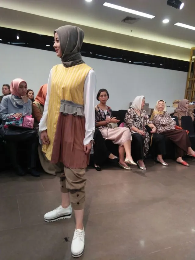 Intip 9 Label Lokal Ini Pamerkan Gaya Busana Andalannya dalam Trunk Show Social Fashion Darling 16