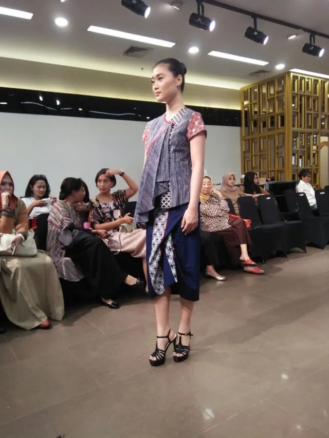Intip 9 Label Lokal Ini Pamerkan Gaya Busana Andalannya dalam Trunk Show Social Fashion Darling 17