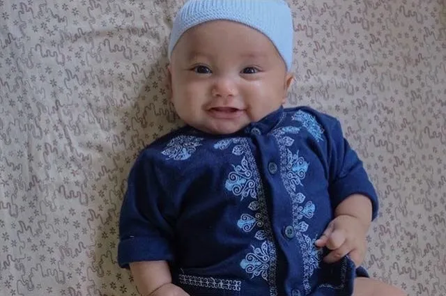 Gemasnya 11+ Anak Artis ini Saat Dipakaikan Kerudung. Sudah Siap-Siap ke Mesjid Nih Sepertinya 24