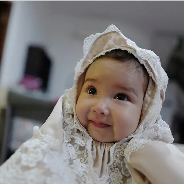 Gemasnya 11+ Anak Artis ini Saat Dipakaikan Kerudung. Sudah Siap-Siap ke Mesjid Nih Sepertinya 16