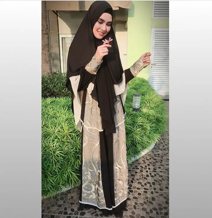 Intip 12+ Gaya Busana Islami Ala Kartika Putri. Setelah Hijrah Kini Lebih Tertutup, Kalem dan Manglingi 27
