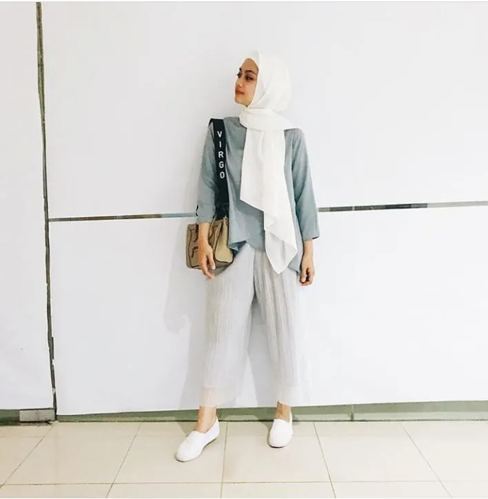 13+ Inspirasi Busana Hijab Simpel Minimalis Ala Ayudia Bing Slamet. Cocok Buatmu yang Anti Ribet 17