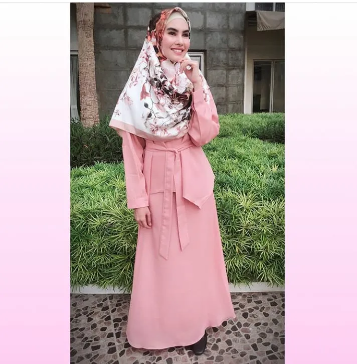 Intip 12+ Gaya Busana Islami Ala Kartika Putri. Setelah Hijrah Kini Lebih Tertutup, Kalem dan Manglingi 24