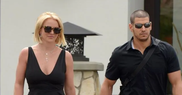 Jangan Fokus ke Artisnya Saja, Nih 10 Bodyguard Selebritas Dunia yang Sukses Bikin Kamu Adem Panas~ 11